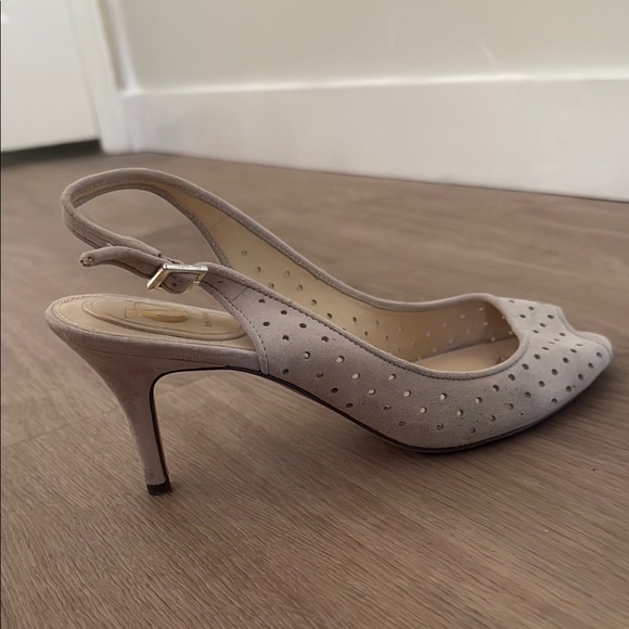 Elegant Beige Peep-Toe Heels - Picture 4 of 6